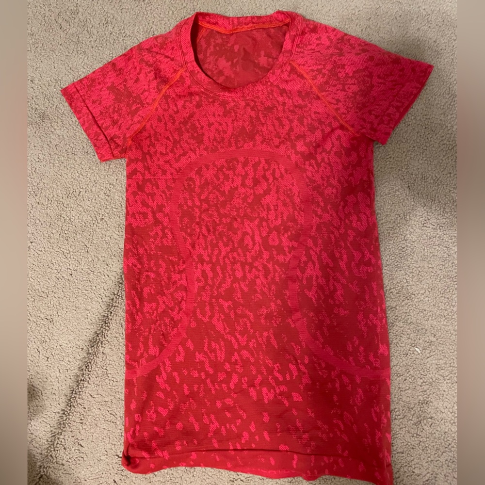 Lululemon swiftly tech short sleeve shirt, size 4
